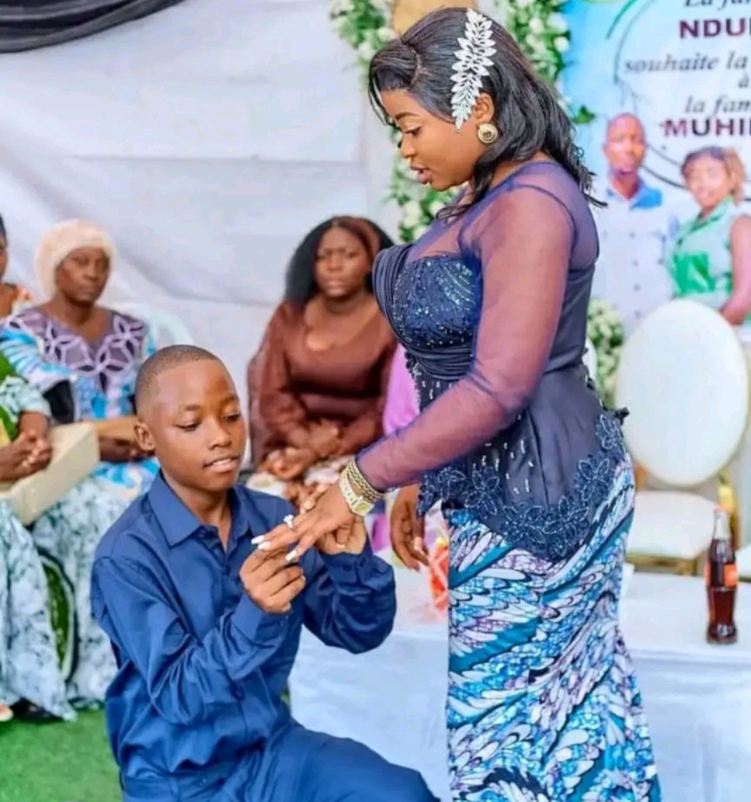 INSOLITE : Un enfant en mariage avec une fille adulte, qu’est-ce qui se passe ?